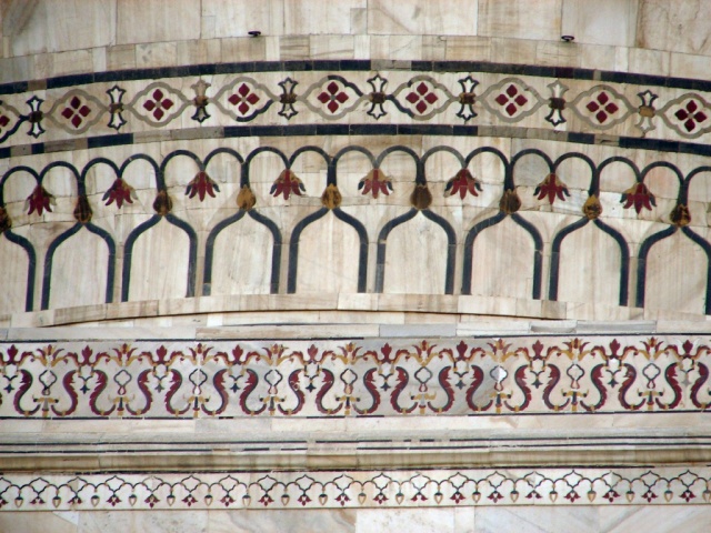 2008/03(March)/AroundTheWorld/Jaj Mahal Post/640x480_Inlaid marble Decorations.JPG